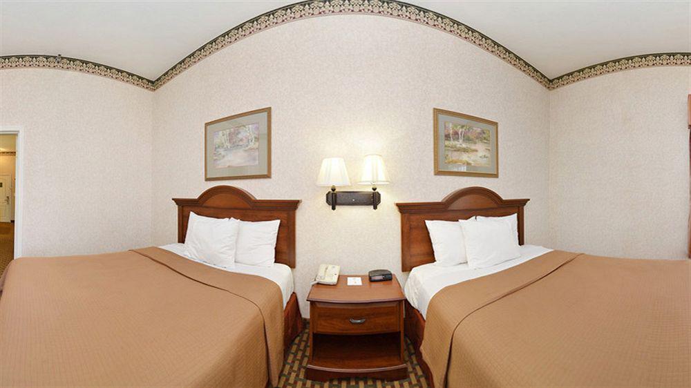Best Western Bradbury Inn & Suites Перри Экстерьер фото